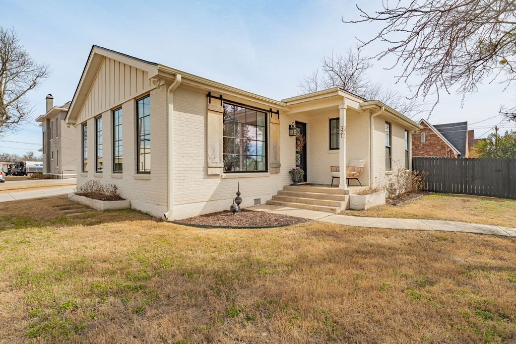 321 S Columbia Street, Stephenville, TX 76401