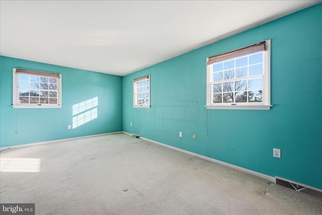 1828 CROOKED OAK DR, Lancaster, PA 17601