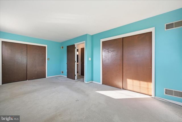 1828 CROOKED OAK DR, Lancaster, PA 17601