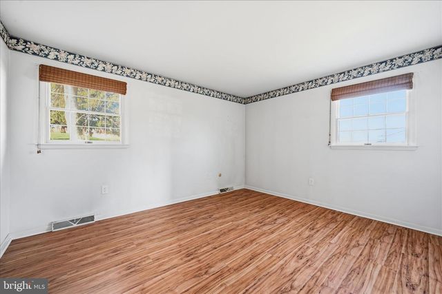 1828 CROOKED OAK DR, Lancaster, PA 17601