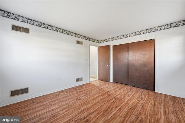 1828 CROOKED OAK DR, Lancaster, PA 17601