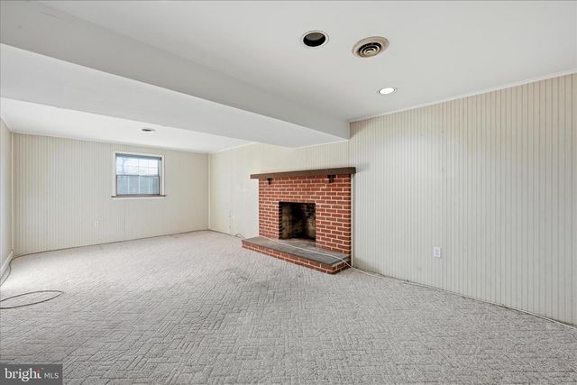 1828 CROOKED OAK DR, Lancaster, PA 17601