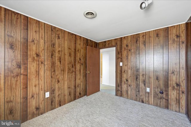 1828 CROOKED OAK DR, Lancaster, PA 17601