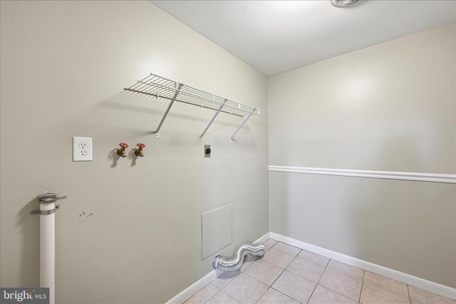 1828 CROOKED OAK DR, Lancaster, PA 17601