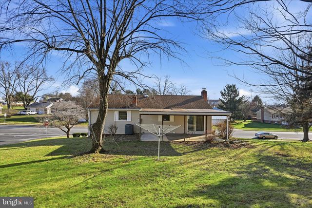 1828 CROOKED OAK DR, Lancaster, PA 17601