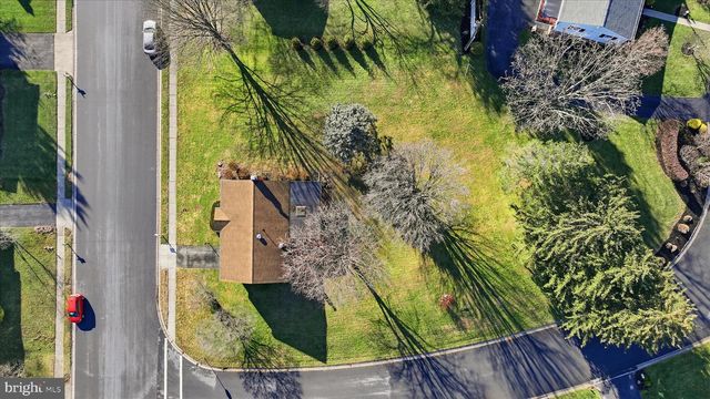 1828 CROOKED OAK DR, Lancaster, PA 17601