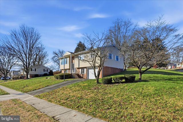 1828 CROOKED OAK DR, Lancaster, PA 17601
