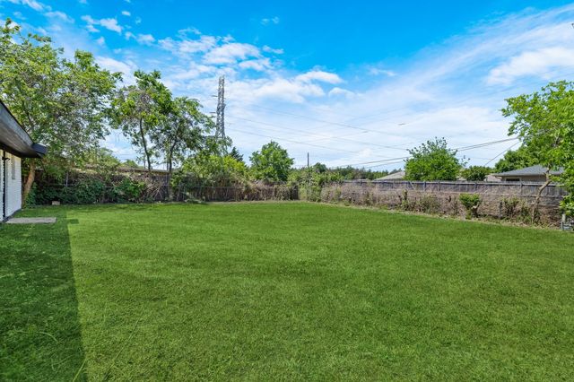 3323 Pacesetter Drive, Dallas, TX 75241