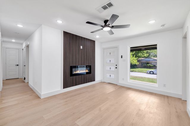 3323 Pacesetter Drive, Dallas, TX 75241