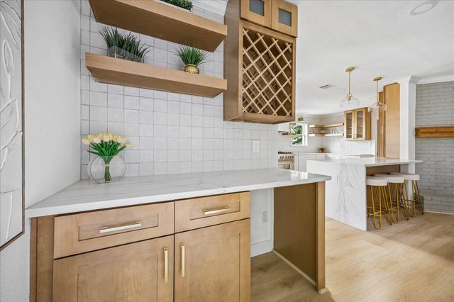 6027 Valkeith Drive, Houston, TX 77096