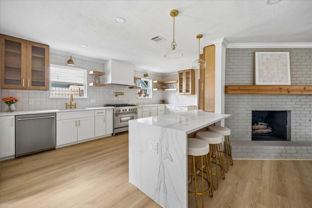 6027 Valkeith Drive, Houston, TX 77096
