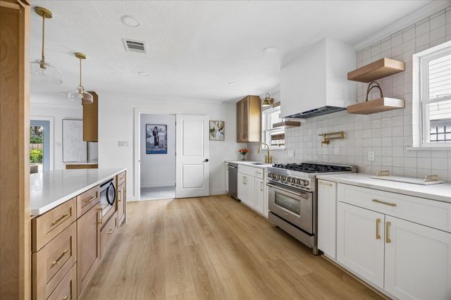 6027 Valkeith Drive, Houston, TX 77096