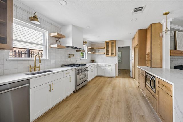 6027 Valkeith Drive, Houston, TX 77096