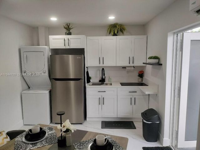 1130 NE 201st Ter B, Miami, FL 33179