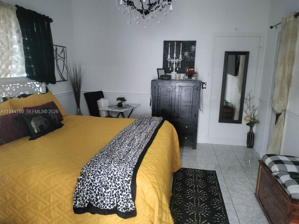 1130 NE 201st Ter B, Miami, FL 33179