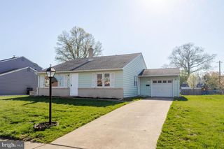 6 YEATES DR, New Castle, DE 19720