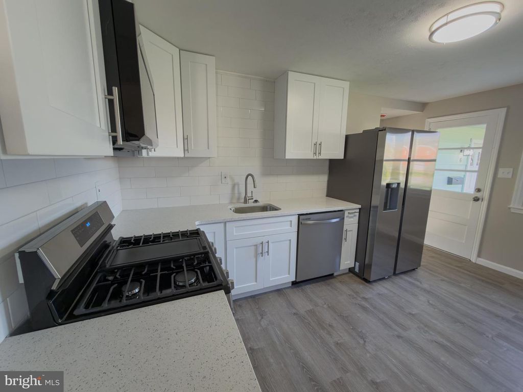 Image 10 of property listing at 6 YEATES DR, New Castle, DE 19720