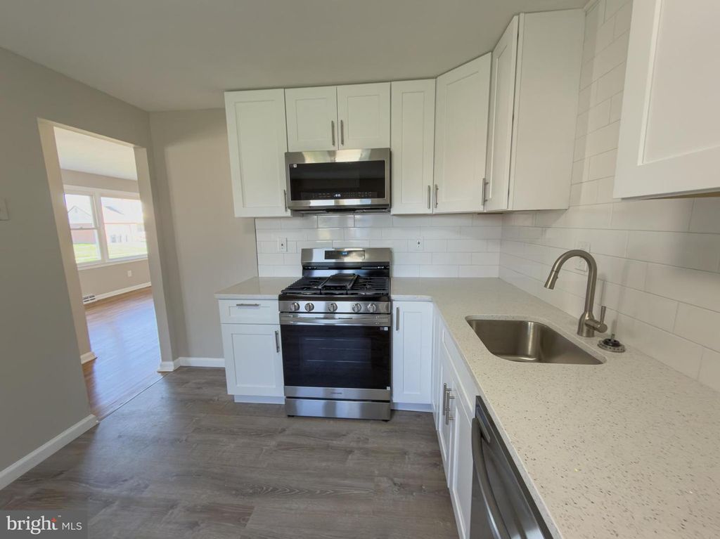 Image 11 of property listing at 6 YEATES DR, New Castle, DE 19720