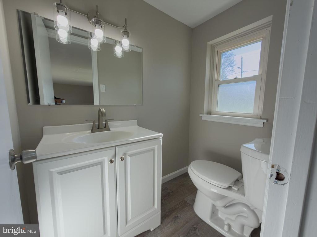 Image 15 of property listing at 6 YEATES DR, New Castle, DE 19720