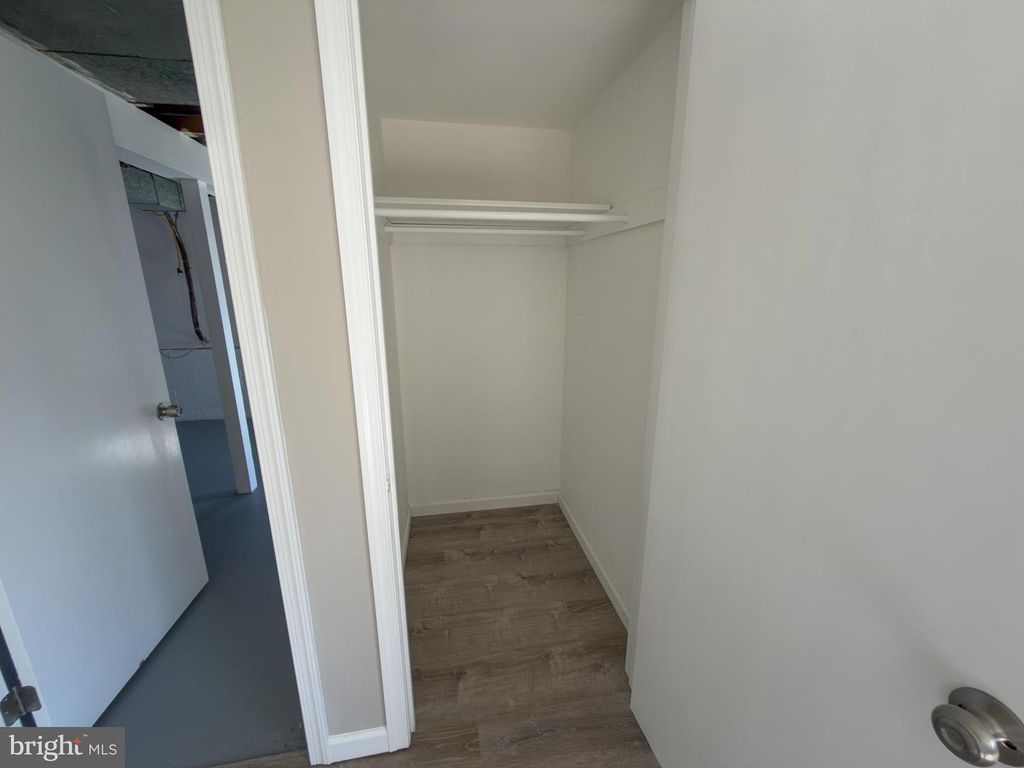 Image 16 of property listing at 6 YEATES DR, New Castle, DE 19720