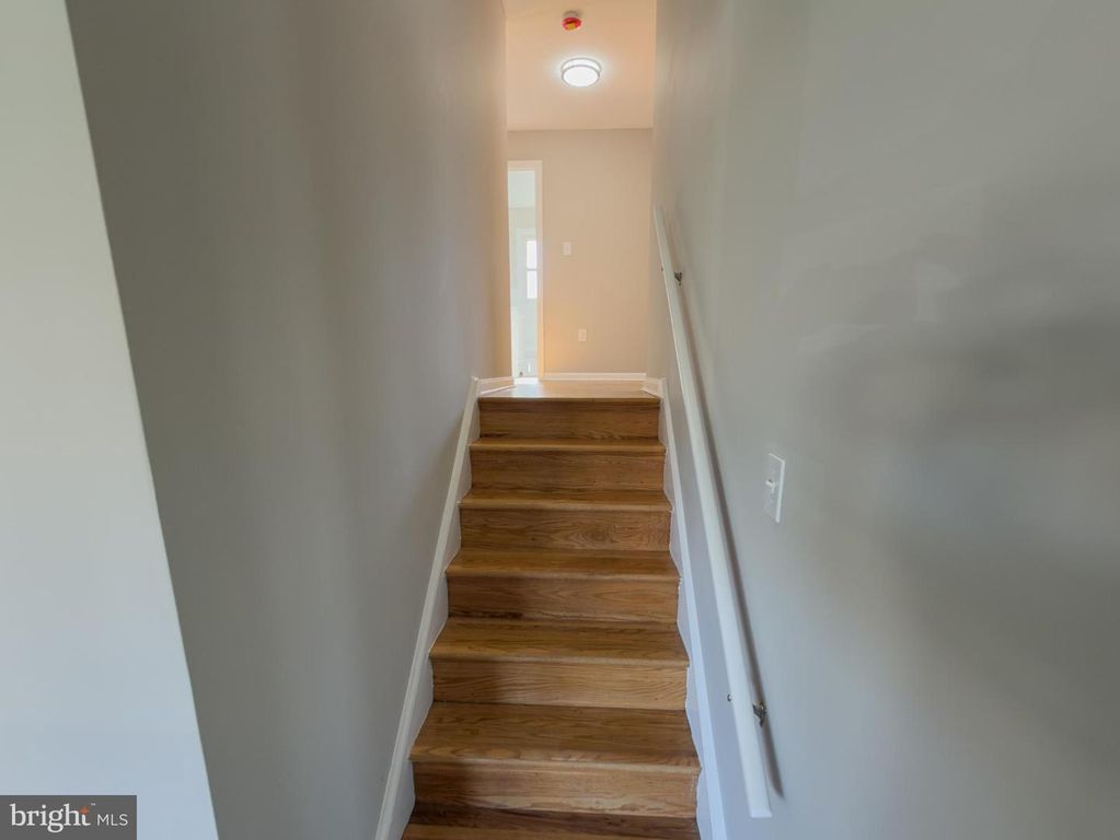 Image 19 of property listing at 6 YEATES DR, New Castle, DE 19720