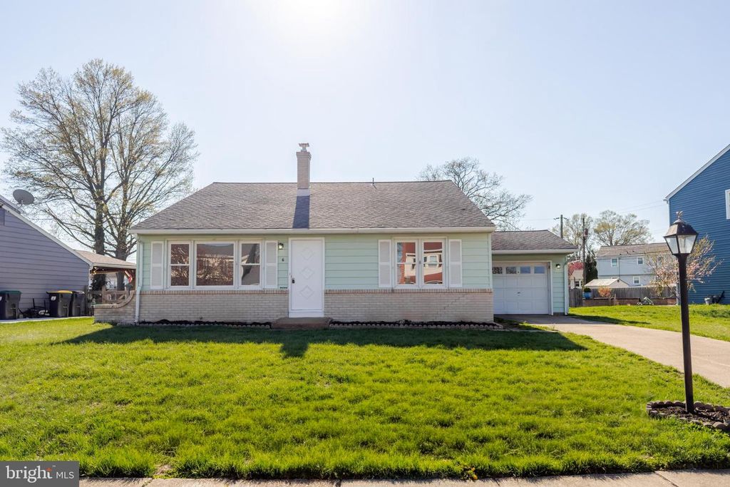 Image 2 of property listing at 6 YEATES DR, New Castle, DE 19720