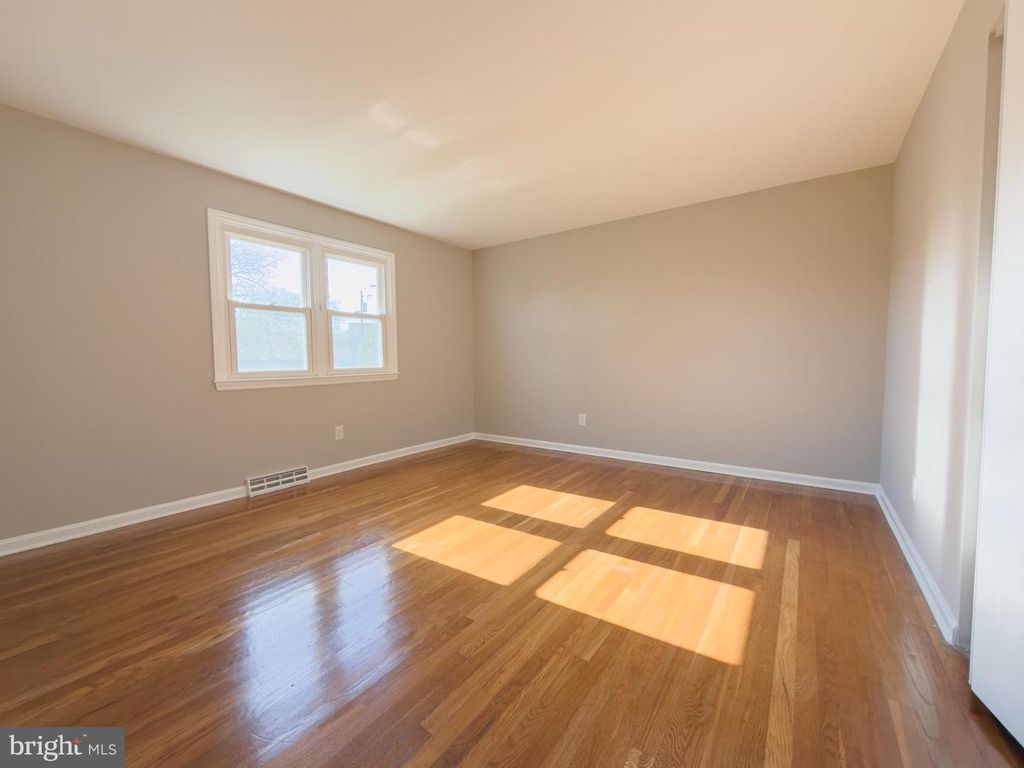 Image 20 of property listing at 6 YEATES DR, New Castle, DE 19720