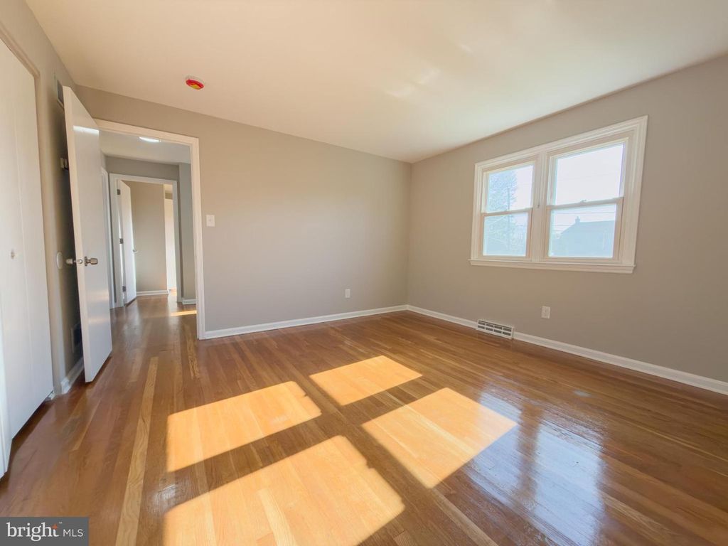 Image 22 of property listing at 6 YEATES DR, New Castle, DE 19720