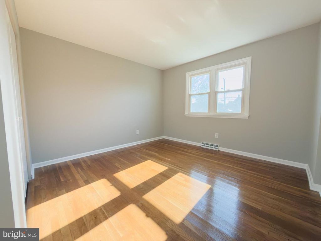 Image 25 of property listing at 6 YEATES DR, New Castle, DE 19720