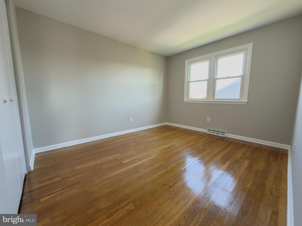 Image 27 of property listing at 6 YEATES DR, New Castle, DE 19720