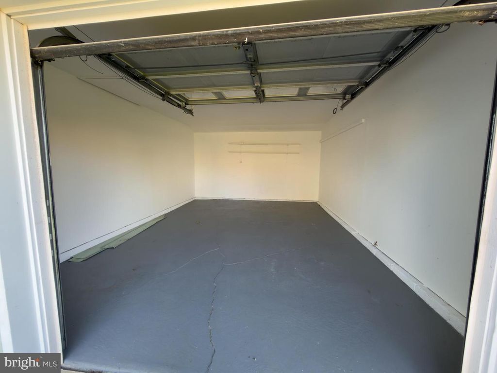 Image 32 of property listing at 6 YEATES DR, New Castle, DE 19720