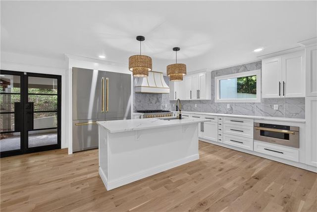 1153 Dawn View Lane NW, Atlanta, GA 30327