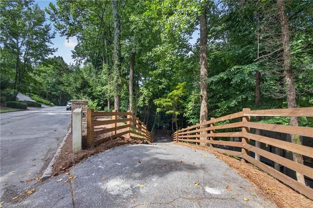 1153 Dawn View Lane NW, Atlanta, GA 30327