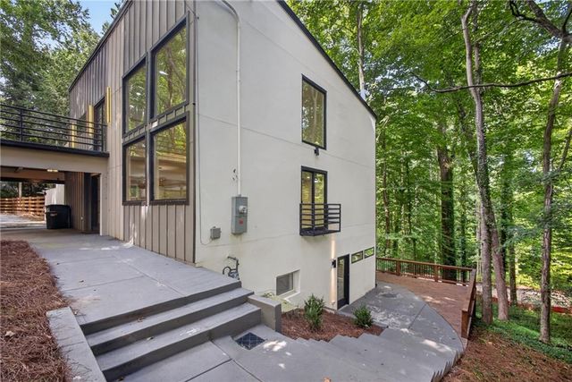 1153 Dawn View Lane NW, Atlanta, GA 30327