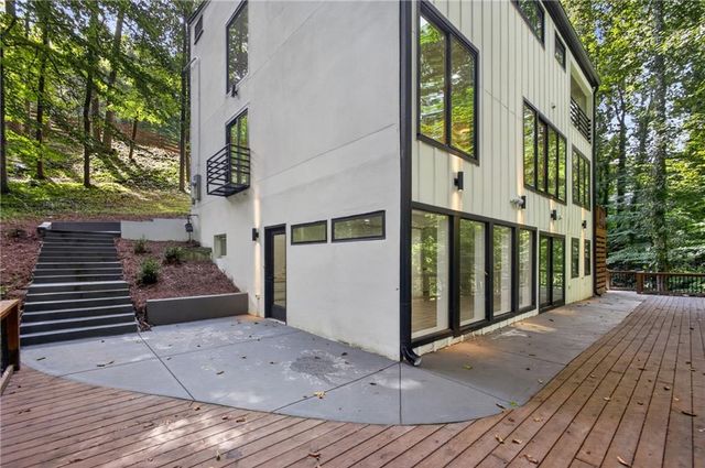 1153 Dawn View Lane NW, Atlanta, GA 30327