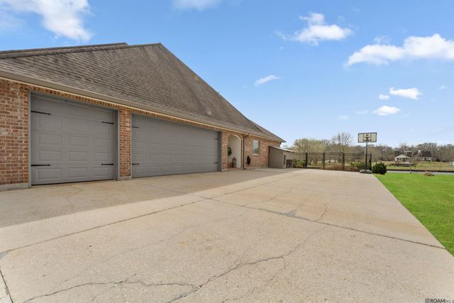 10369 Buddy Gore Rd, Gonzales, LA 70737