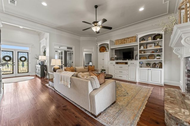 10369 Buddy Gore Rd, Gonzales, LA 70737