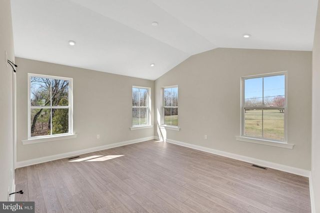 1 IRONWOOD DR, Royersford, PA 19468