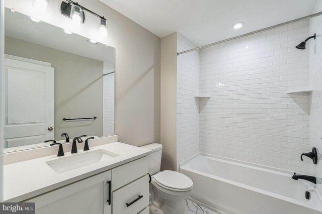 1 IRONWOOD DR, Royersford, PA 19468