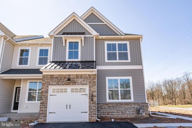 1 IRONWOOD DR, Royersford, PA 19468