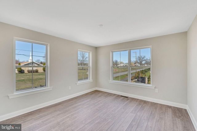 1 IRONWOOD DR, Royersford, PA 19468