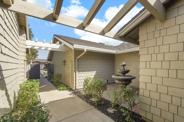 4071 Five Mile Dr, Stockton, CA 95219