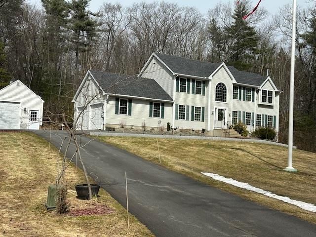 43 Lampton Drive, Derry, NH 03308