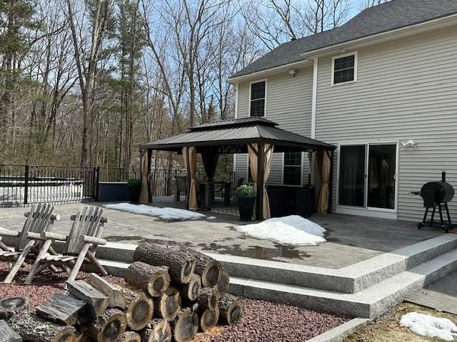 43 Lampton Drive, Derry, NH 03308