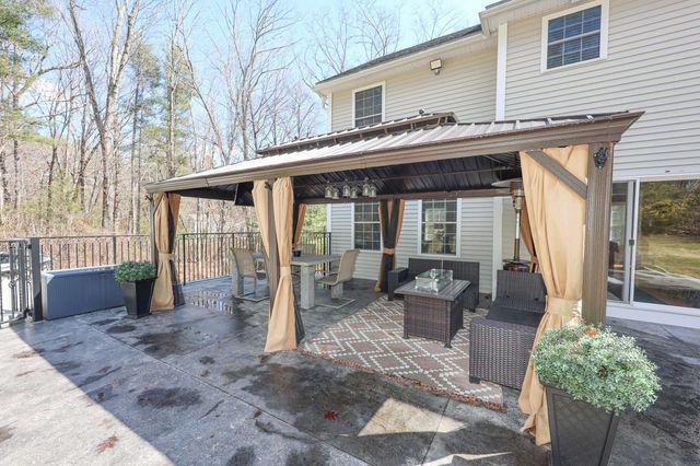 43 Lampton Drive, Derry, NH 03308