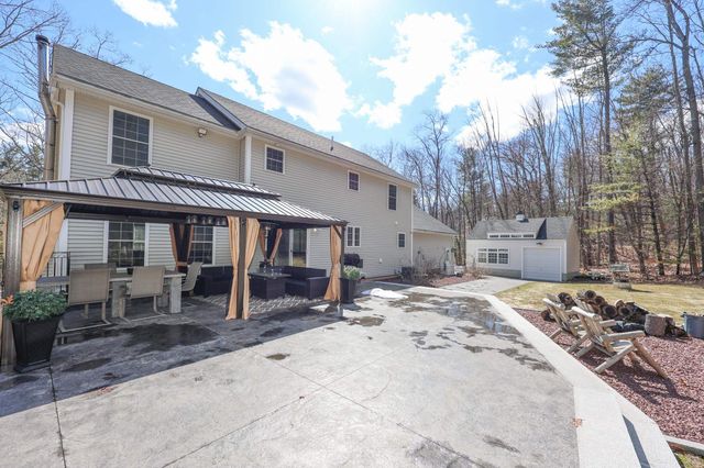 43 Lampton Drive, Derry, NH 03308