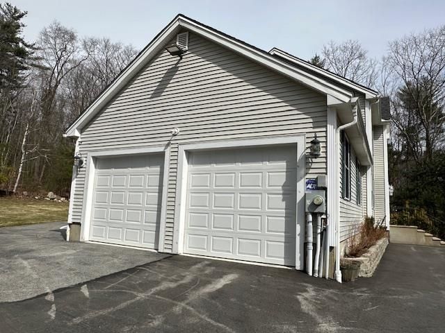 43 Lampton Drive, Derry, NH 03308