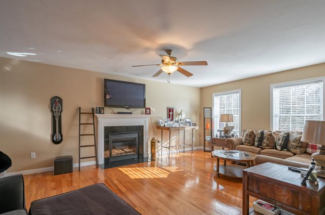 43 Lampton Drive, Derry, NH 03308