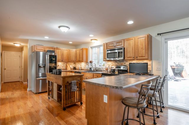 43 Lampton Drive, Derry, NH 03308