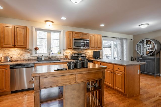 43 Lampton Drive, Derry, NH 03308